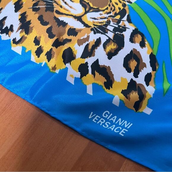 Versace Vibrant Leopard Silk Scarf 🔥🔥🔥 - Picture 3 of 5